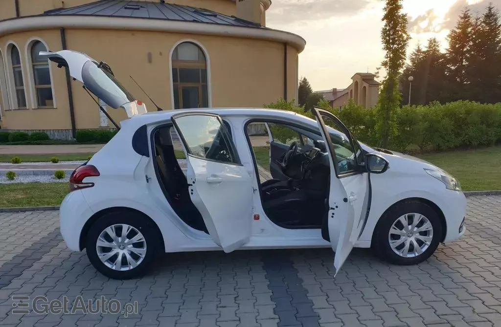 PEUGEOT 208 