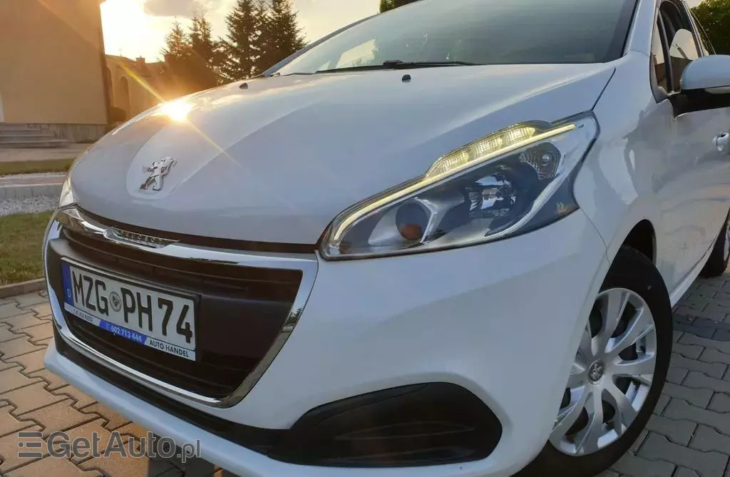 PEUGEOT 208 