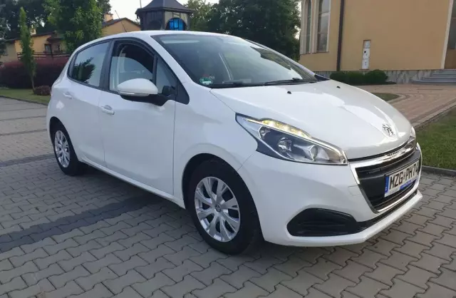 PEUGEOT 208 