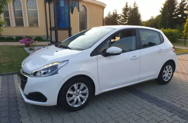 PEUGEOT 208 