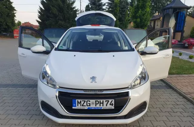 PEUGEOT 208 