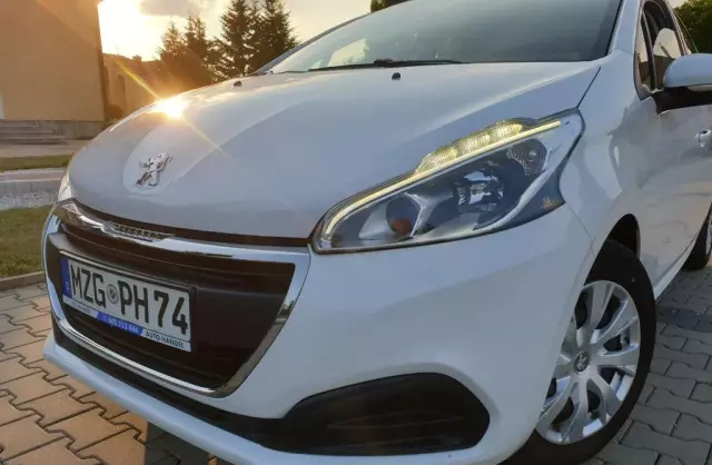 PEUGEOT 208 