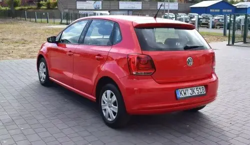 VOLKSWAGEN Polo 