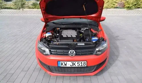 VOLKSWAGEN Polo 