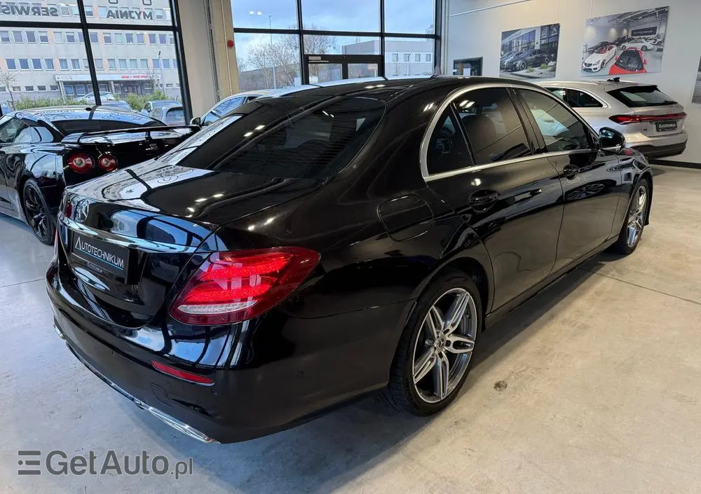 MERCEDES-BENZ Klasa E 220 d 9G-TRONIC AMG Line