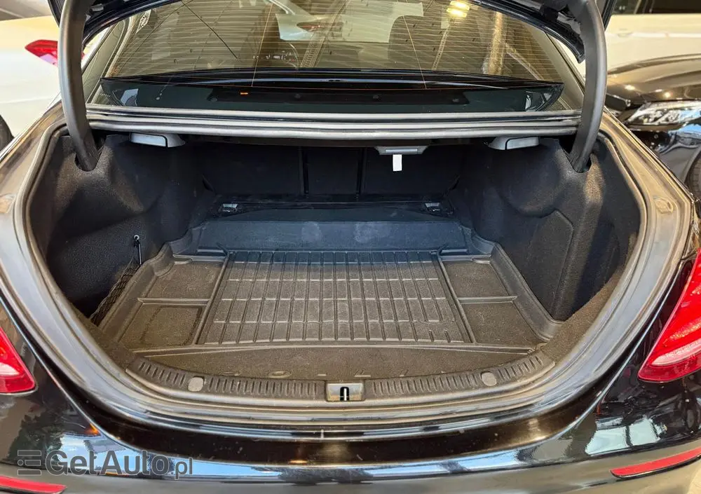 MERCEDES-BENZ Klasa E 220 d 9G-TRONIC AMG Line