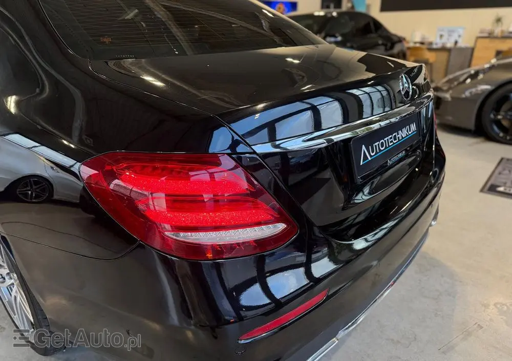 MERCEDES-BENZ Klasa E 220 d 9G-TRONIC AMG Line