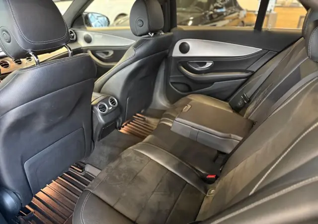 MERCEDES-BENZ Klasa E 220 d 9G-TRONIC AMG Line