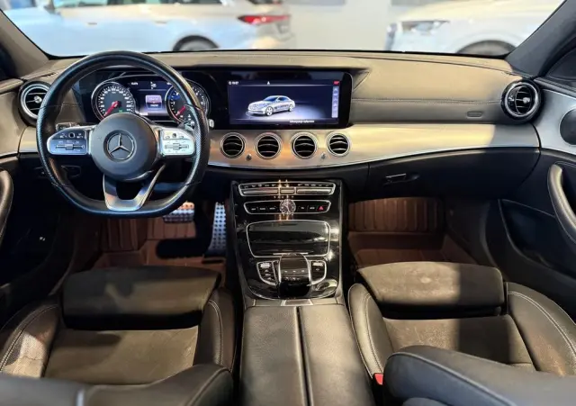 MERCEDES-BENZ Klasa E 220 d 9G-TRONIC AMG Line