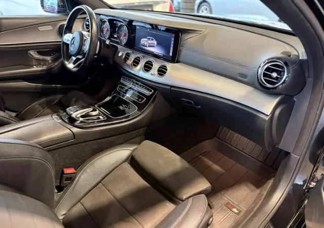 MERCEDES-BENZ Klasa E 220 d 9G-TRONIC AMG Line
