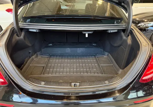 MERCEDES-BENZ Klasa E 220 d 9G-TRONIC AMG Line