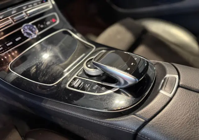 MERCEDES-BENZ Klasa E 220 d 9G-TRONIC AMG Line
