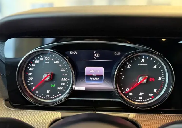 MERCEDES-BENZ Klasa E 220 d 9G-TRONIC AMG Line