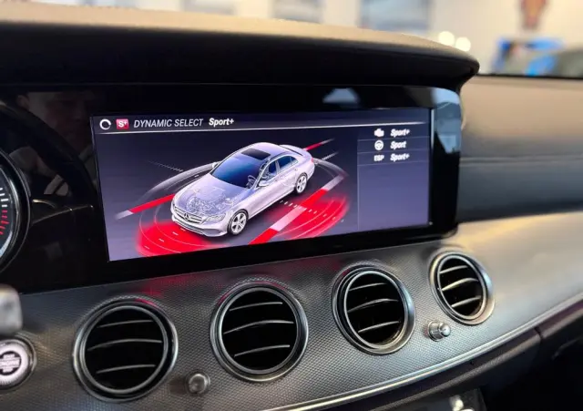 MERCEDES-BENZ Klasa E 220 d 9G-TRONIC AMG Line