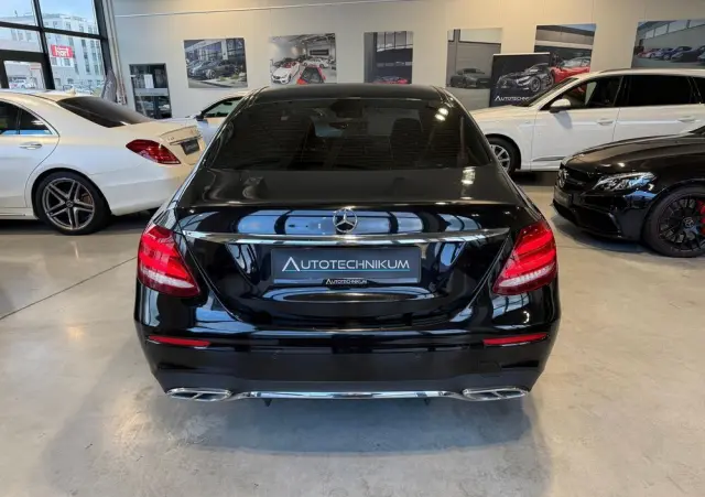 MERCEDES-BENZ Klasa E 220 d 9G-TRONIC AMG Line