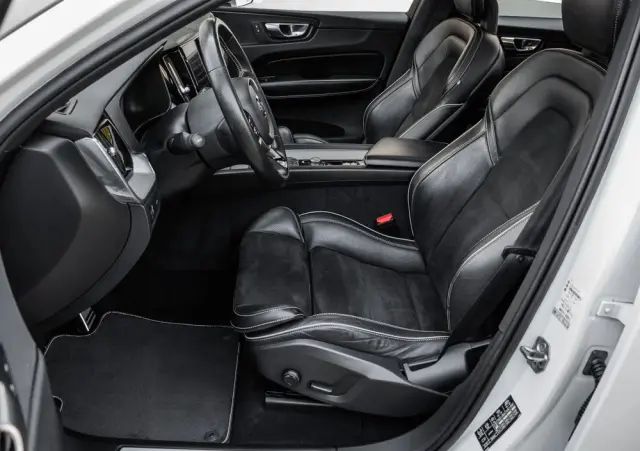 VOLVO XC 60 D4 AWD Geartronic RDesign