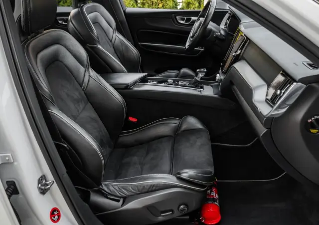 VOLVO XC 60 D4 AWD Geartronic RDesign