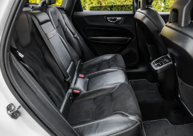 VOLVO XC 60 D4 AWD Geartronic RDesign