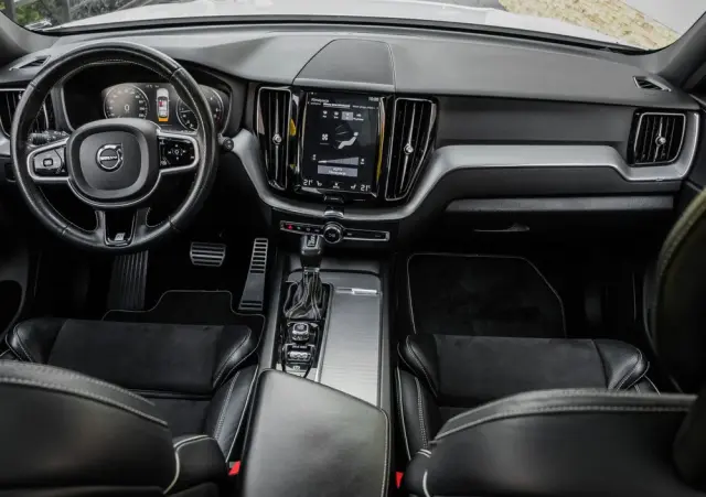 VOLVO XC 60 D4 AWD Geartronic RDesign