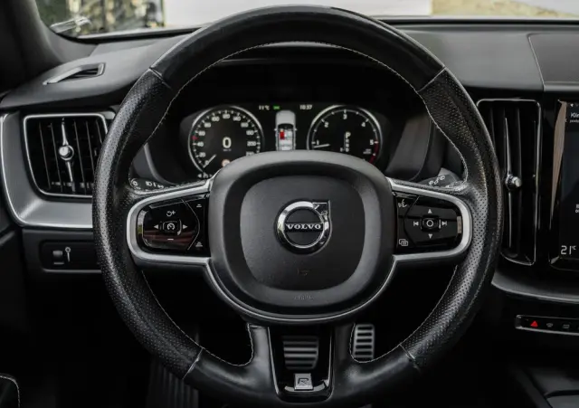 VOLVO XC 60 D4 AWD Geartronic RDesign