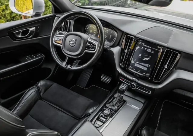 VOLVO XC 60 D4 AWD Geartronic RDesign