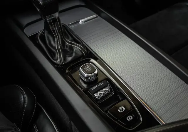 VOLVO XC 60 D4 AWD Geartronic RDesign