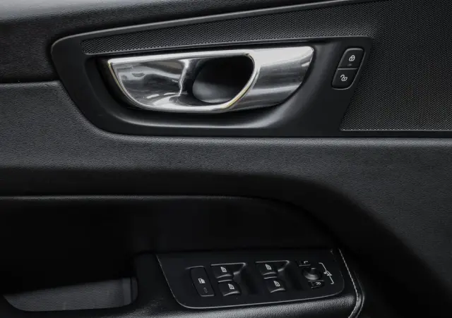 VOLVO XC 60 D4 AWD Geartronic RDesign