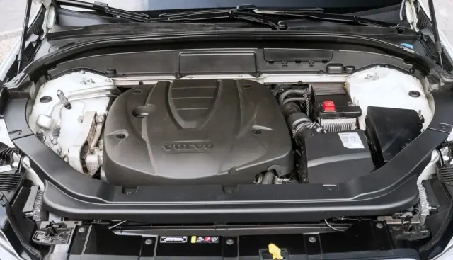 VOLVO XC 60 D4 AWD Geartronic RDesign