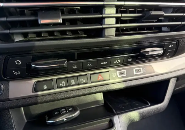 PEUGEOT Traveller 2.0 BlueHDi Long Business EAT8