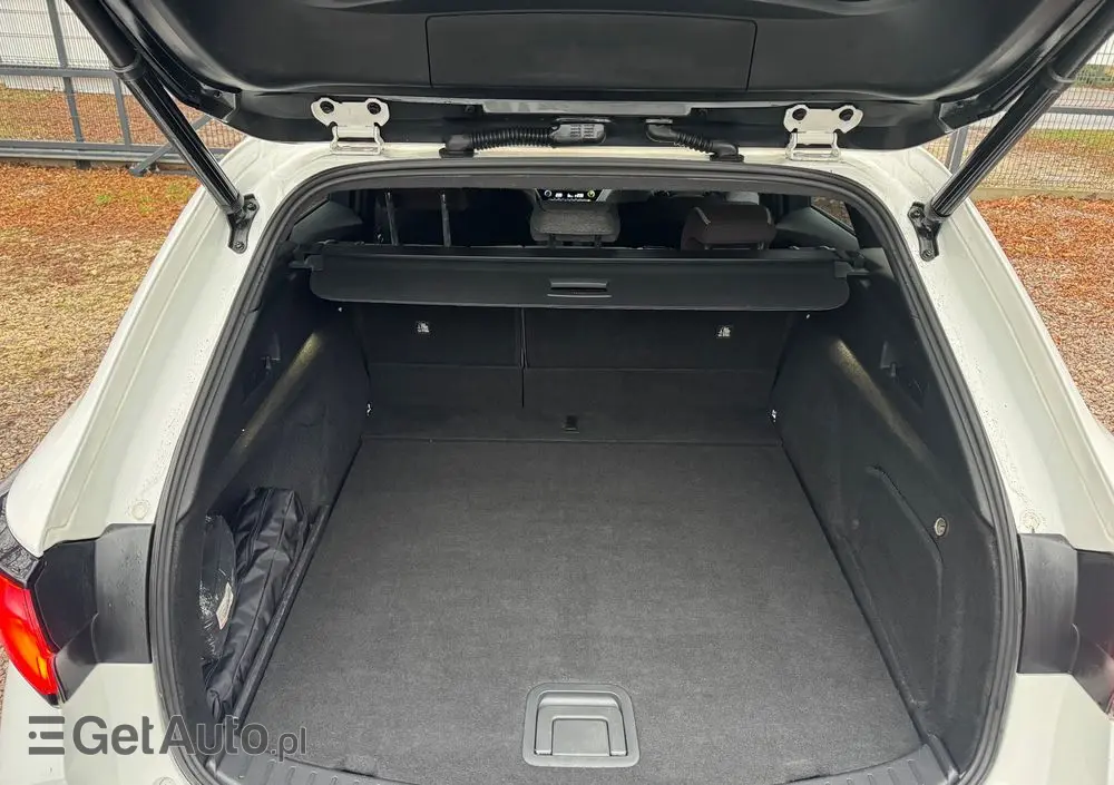 TOYOTA Corolla 2.0 Hybrid Trek