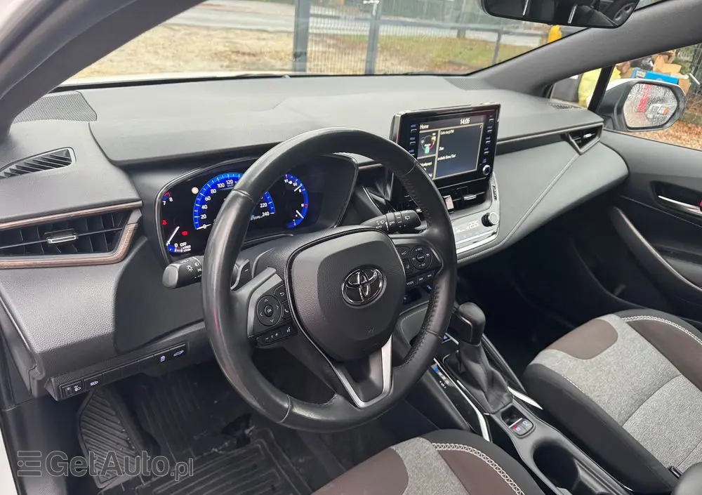 TOYOTA Corolla 2.0 Hybrid Trek