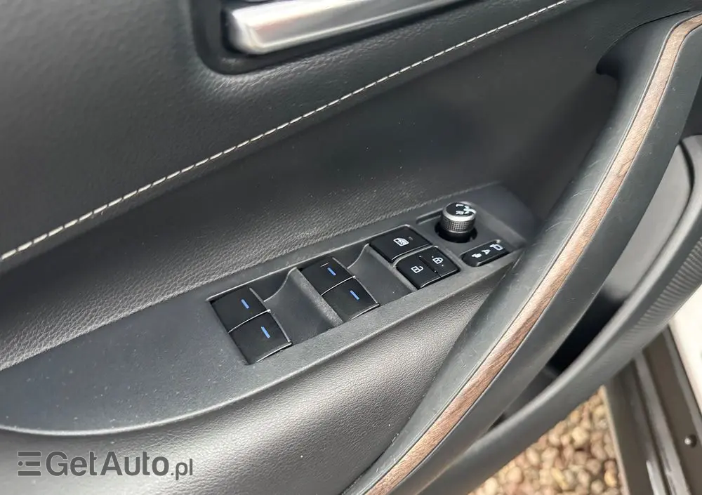 TOYOTA Corolla 2.0 Hybrid Trek