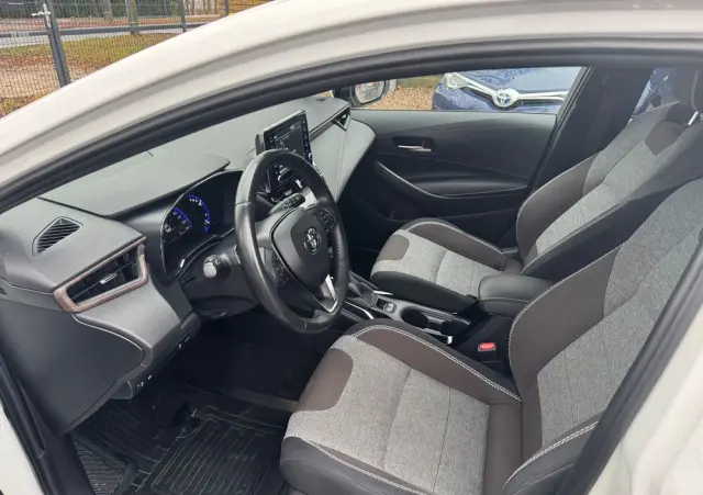 TOYOTA Corolla 2.0 Hybrid Trek