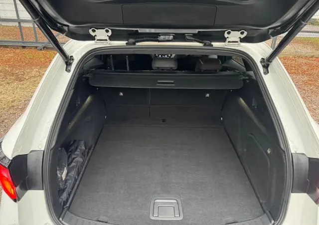 TOYOTA Corolla 2.0 Hybrid Trek