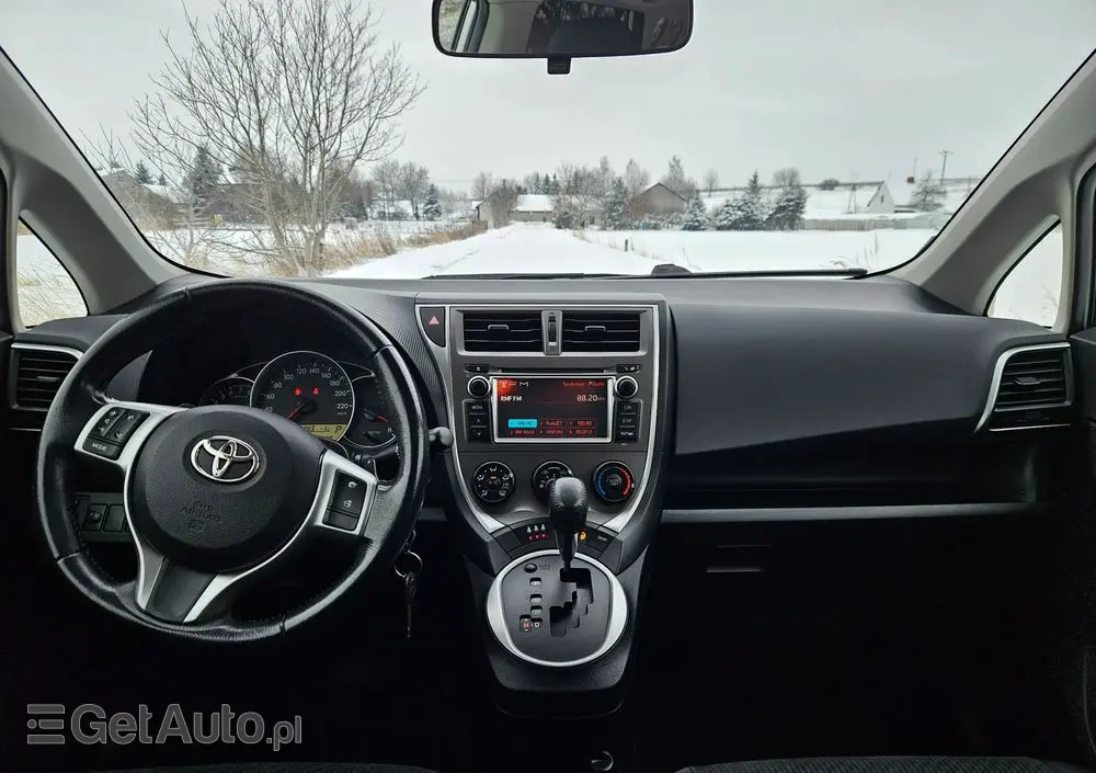 TOYOTA Verso S 1.33 VVT-i Multidrive Club