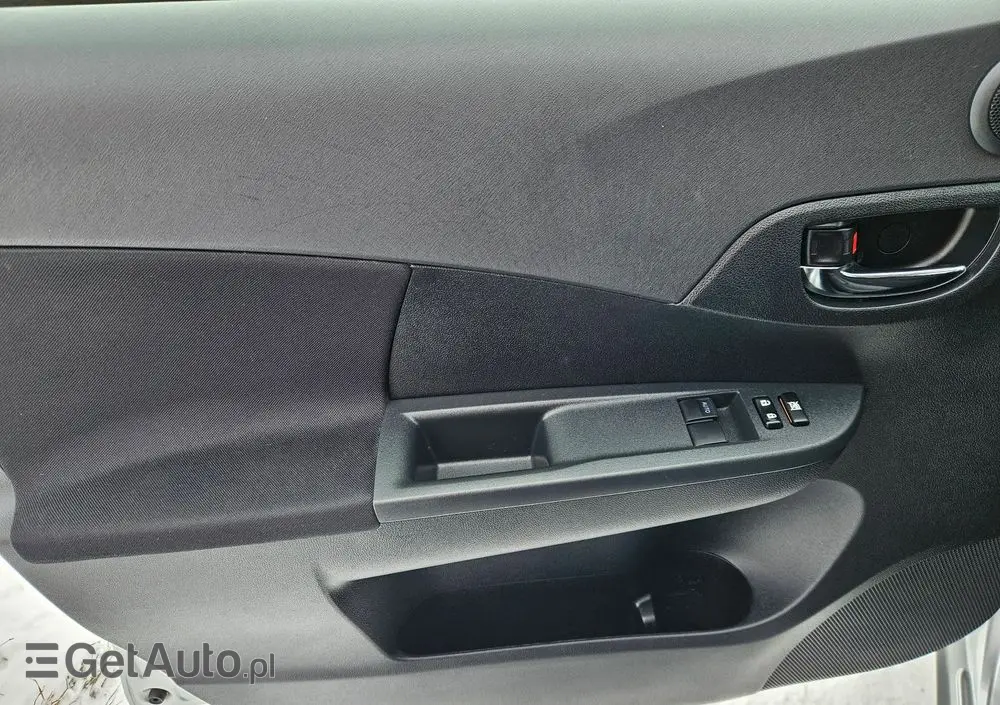 TOYOTA Verso S 1.33 VVT-i Multidrive Club