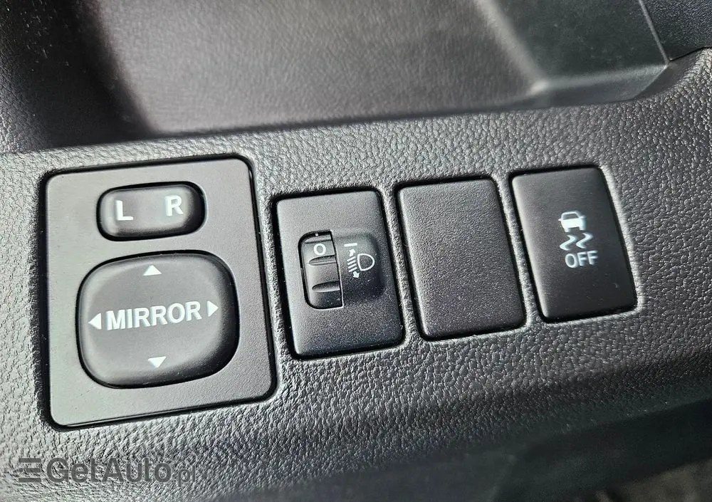 TOYOTA Verso S 1.33 VVT-i Multidrive Club