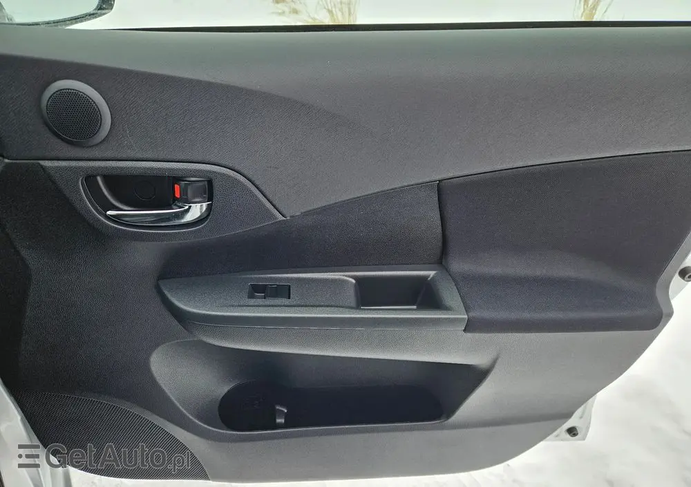 TOYOTA Verso S 1.33 VVT-i Multidrive Club