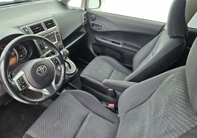 TOYOTA Verso S 1.33 VVT-i Multidrive Club