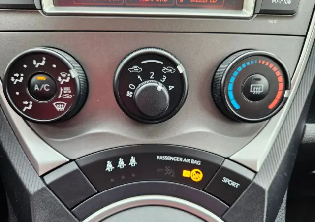 TOYOTA Verso S 1.33 VVT-i Multidrive Club