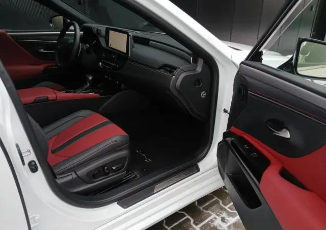 LEXUS ES 300h F Sport Edition