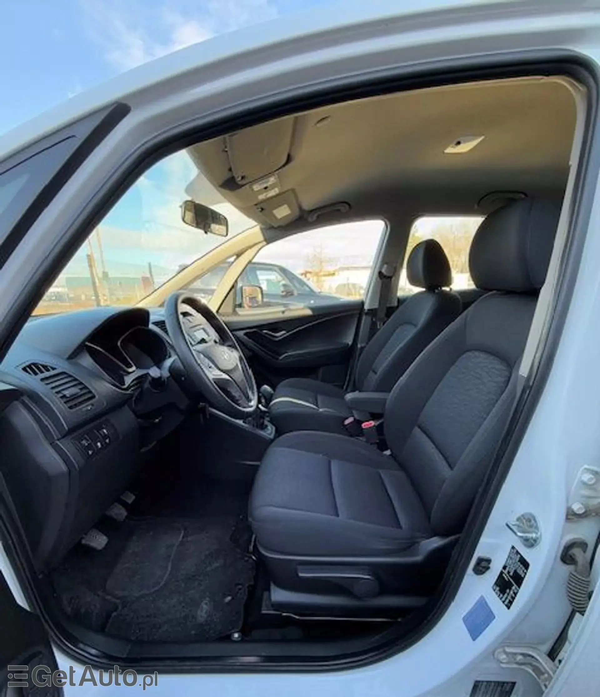 HYUNDAI Ix20 1.4i (90 KM)