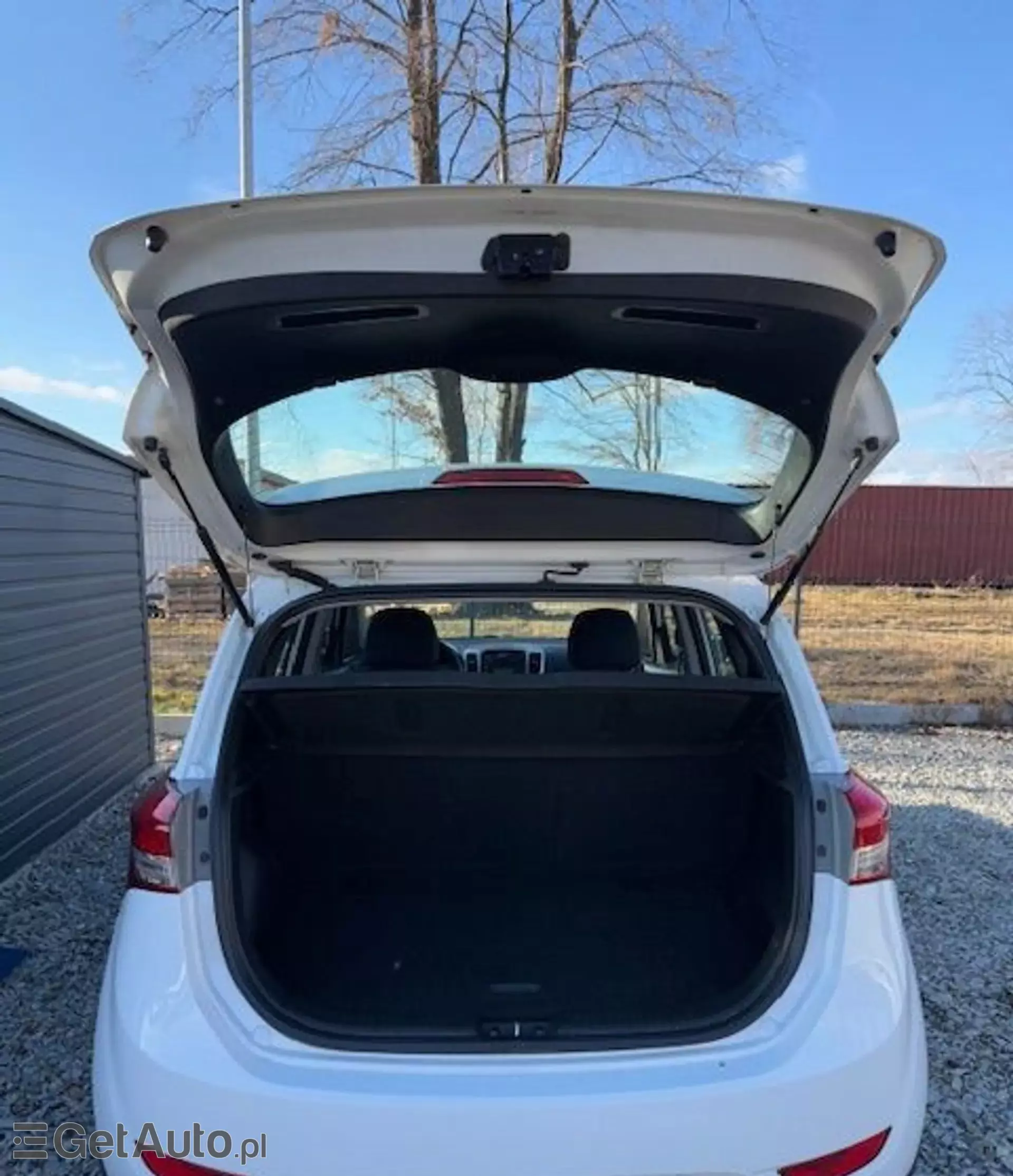 HYUNDAI Ix20 1.4i (90 KM)