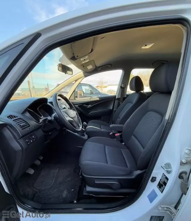 HYUNDAI Ix20 1.4i (90 KM)