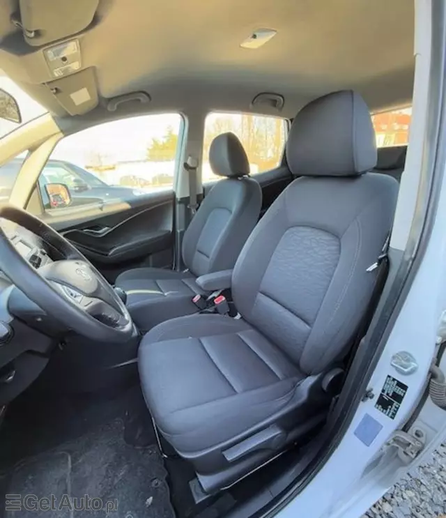 HYUNDAI Ix20 1.4i (90 KM)