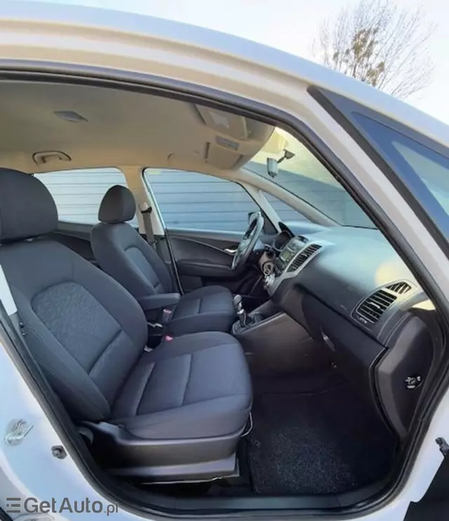 HYUNDAI Ix20 1.4i (90 KM)