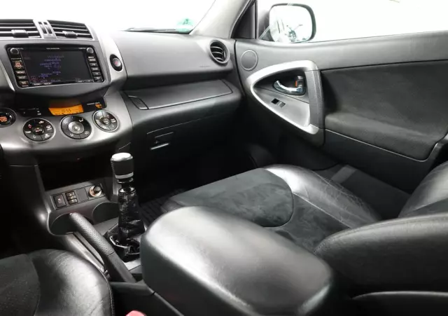 TOYOTA RAV4 2.2 D-4D 4x4 Life