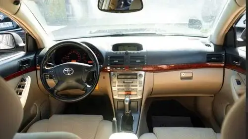 TOYOTA Avensis 