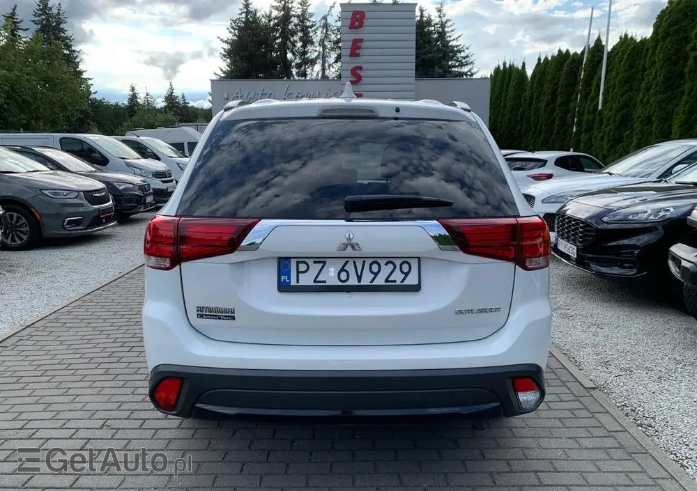 MITSUBISHI Outlander 2.0 2WD CVT Diamant Edition+