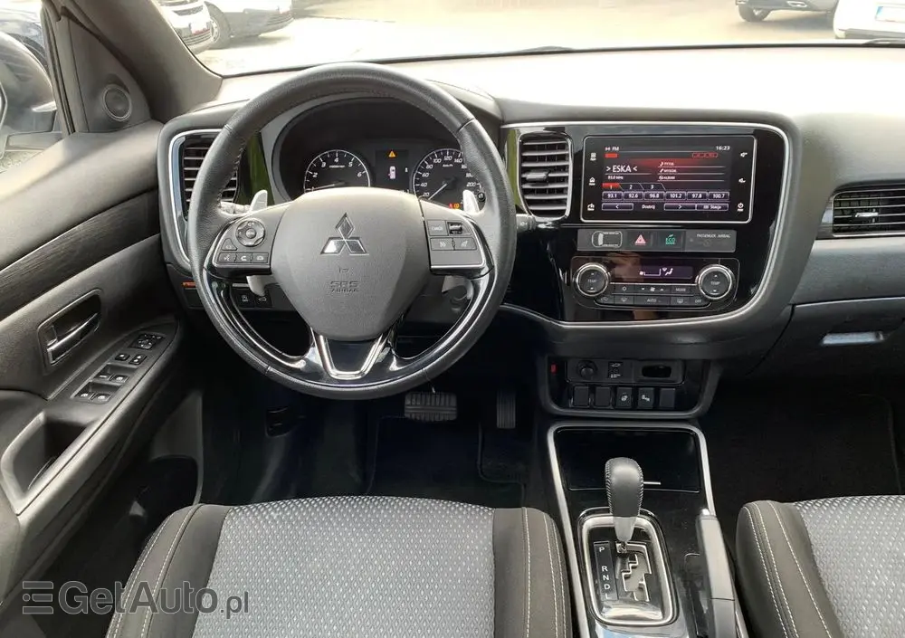 MITSUBISHI Outlander 2.0 2WD CVT Diamant Edition+